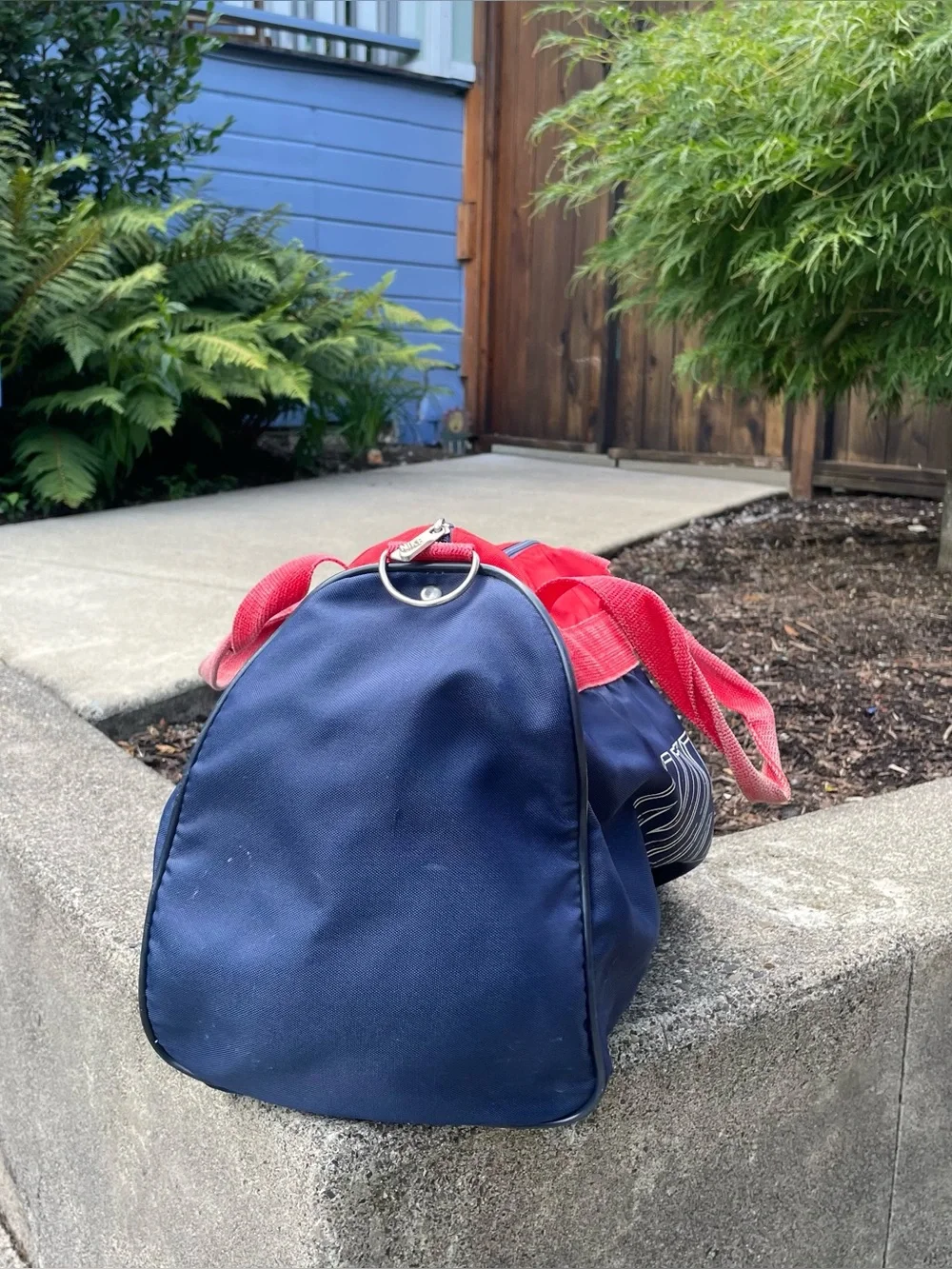 Vintage 80s/90s red and blue Nike gym duffel bag